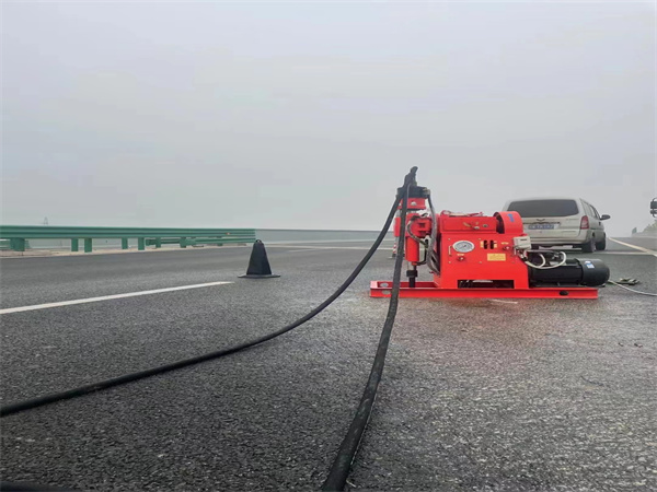 新吴马路路基路面开裂下沉注浆加固灌浆