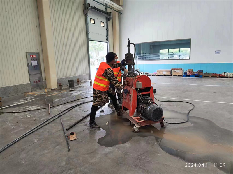 新吴厂房地面下沉塌陷注浆加固施工